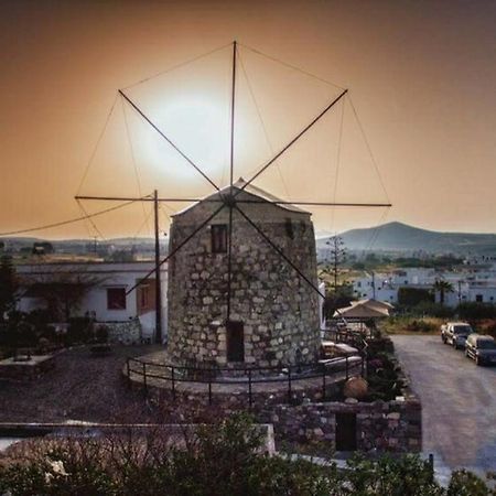 The Windmill Apartment Adamantas  ภายนอก รูปภาพ